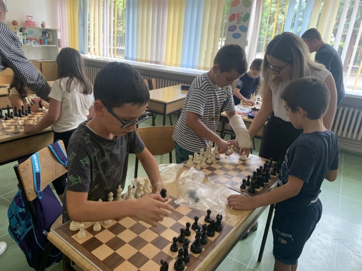 Шаховската федерација донираше опрема за училишта во Скопје и Куманово
