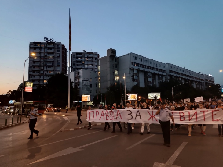 Протест на граѓани пред ОЈО за случајот со Клиниката за онкологија