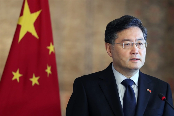 Поранешниот шеф на кинеската дипломатија сменет поради наводна вонбрачна афера