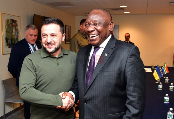 Зеленски се сретна со претседателот на ЈАР
