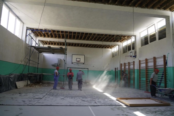 Се реконструира спортската сала на Економското училиште во Велес