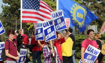 Работниците од американскиот автомобилски сектор се закануваат со проширување на штрајкот 