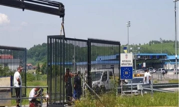 Хаос на границата меѓу Хрватска и Босна: Полицајци пријавиле дека мигранти пукале кон нив