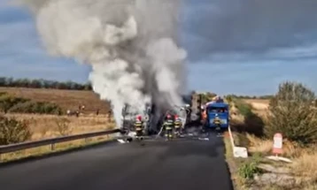 Fatkeqësi e rëndë e komunikacionit mes dy autobusëve dhe një kamioni me mbi 60 të lënduar në Rumani