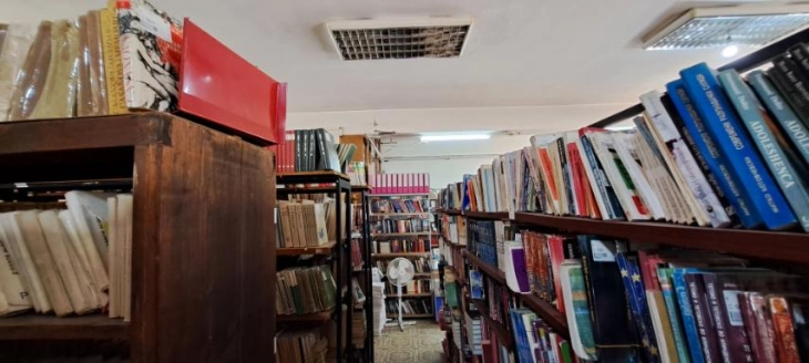 Biblioteka e Tetovës me marrëveshje me Ministrinë e Kulturës për shpërnguljen, u janë premtuar hapësira shtesë