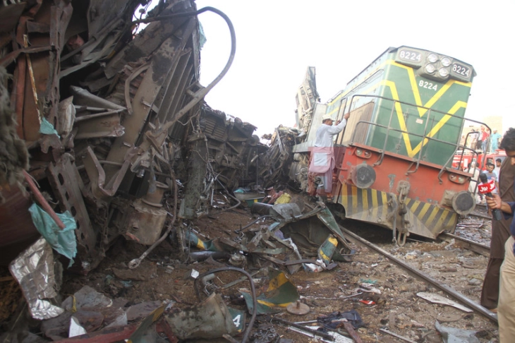 Најмалку 30 повредени во железничка несреќа во Пакистан