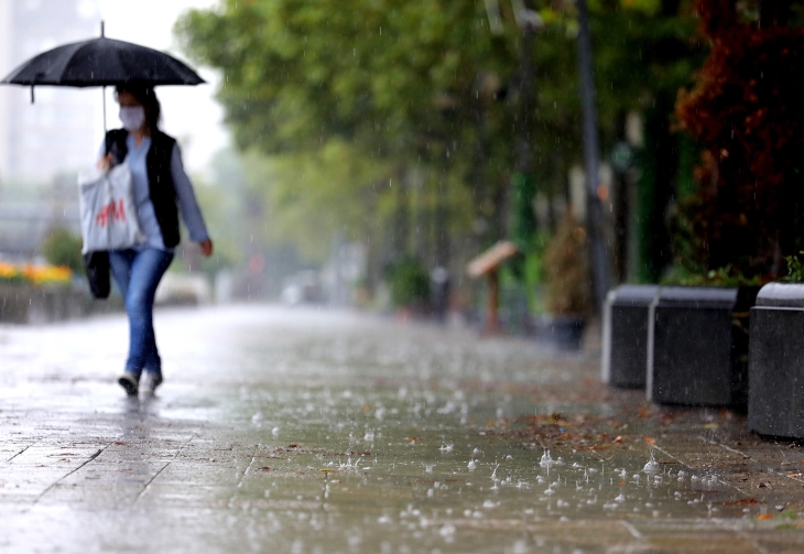 Weather: Cloudy, scattered rain and thunder