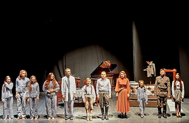 Премиера „Момчето со пругасти пижами“ на Драмското студио „Летечка театарска трупа“ – Тетово