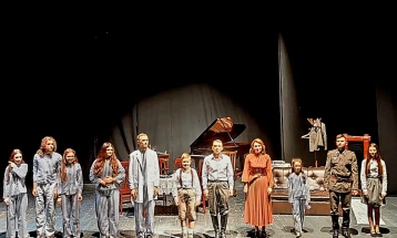 Премиера „Момчето со пругасти пижами“ на Драмското студио „Летечка театарска трупа“ – Тетово