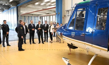 Spasovski visits Slovenian Police Helicopter Unit with counterpart Poklukar