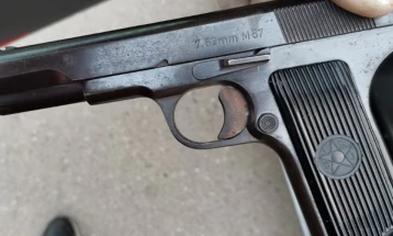 Претрес во прилепско Дебреште, пронајден пиштол, приведено едно лице