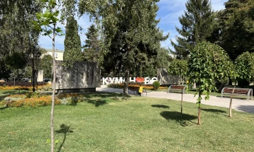 Почеток на „Денови на комедија“ причина за отстранување на заштитна ограда на малиот градски плоштад во Куманово