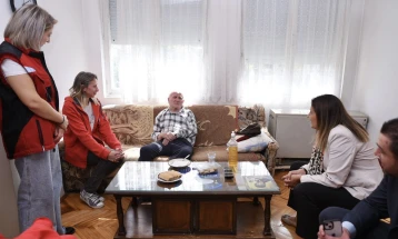 Услугата помош и нега во домот овозможува поквалитетен живот за 54 стари лица во Струга