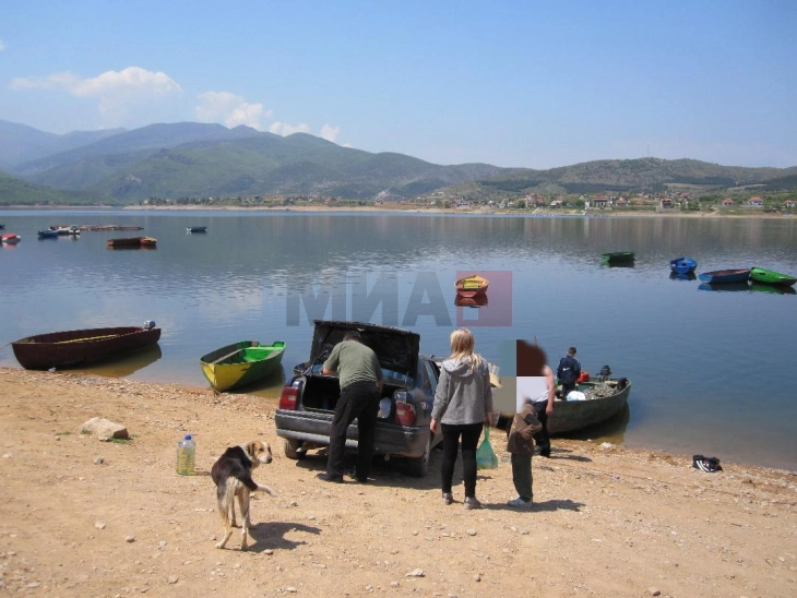Кавадарци обезбедува вода за пиење до куќите и викендичките крај Тиквешко Езеро