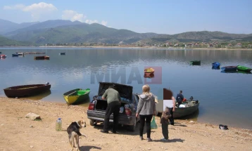 Кавадарци обезбедува вода за пиење до куќите и викендичките крај Тиквешко Езеро