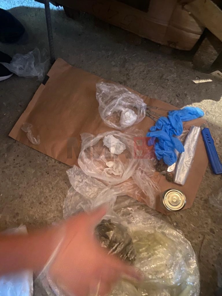МВР: Претрес во Скопје, запленета дрога, приведен дилер