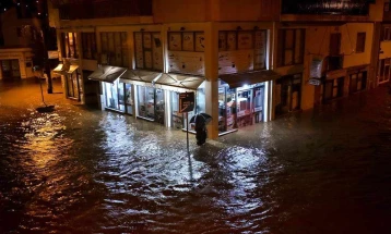 Volosi dhe rrethina sërish nën ujë