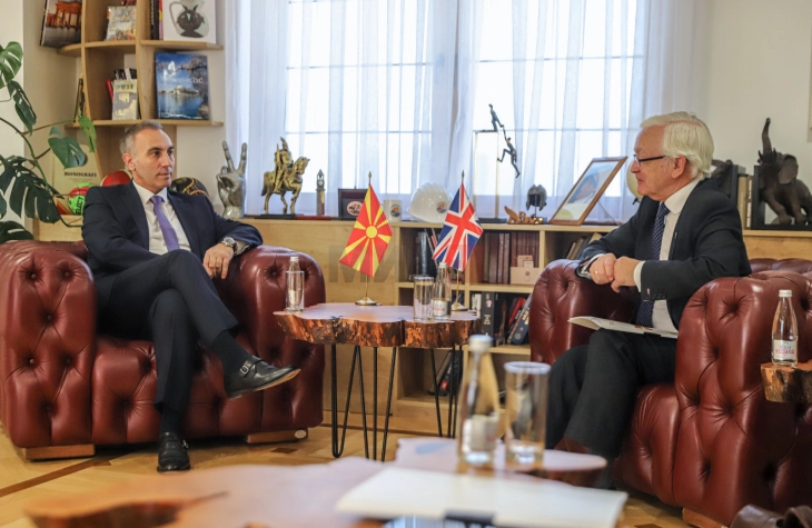 Груби - Викерс: Приоритети се железничката пруга Скопје - Драч, Клиничкиот центар и целосна дигитализација