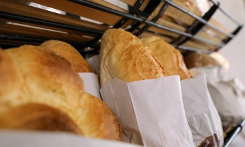 Надлежните најавуваат замрзнување на цената на лебот, мелничарите се закануваат со прекин на производството