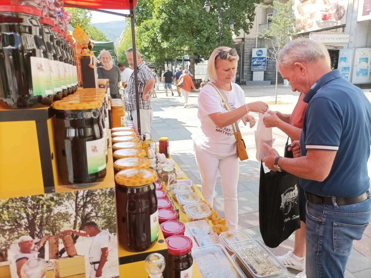 Продажбата на фалсификуван мед се поголема, потрошувачите да купуваат само од вистински пчелари