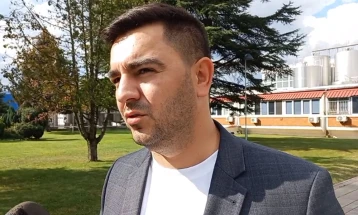 Bekteshi për qumështin me aflatoksin: Qytetarët t'u besojnë institucioneve, e jo politikanëve, të cilët vetëm dëshirojnë të fitojnë pikë politike