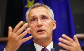 Stoltenbergu konfirmoi se NATO ka miratuar dërgimin e forcave shtesë në Kosovë për shkak të situatës aktuale