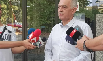 Бабовски: Трипуновски повторно ја манипулира и заплашува јавноста, двете пратки пробиотски јогурт се вратени во Србија