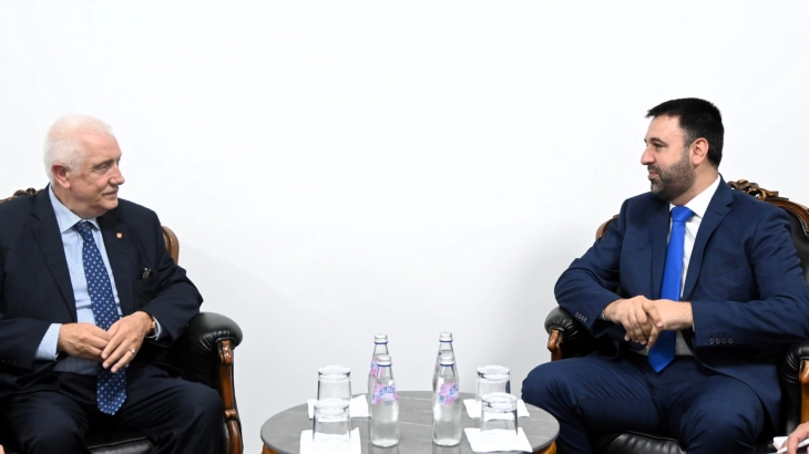 Претседателот на ЕДП Хоџа се сретна со албанскиот амбасадор Река