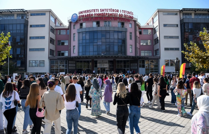 Rreth dy mijë studentë të rinj i filluan studimet në njësitë akademike të Universitetit të Tetovës