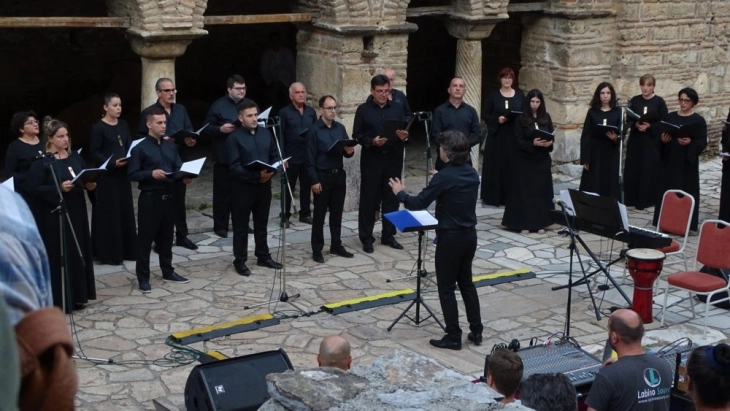 Охридскиот хор „Вокс Лихнидос“ на два меѓународни фестивали во Црна Гора и Романија