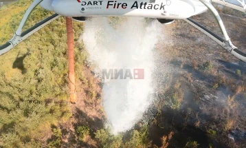 Полицискиот хеликоптер исфрли над 40 тони вода, локализиран пожарот во Општина Зелениково
