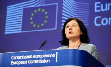 Јурова: Новиот закон за медиуми ќе биде главниот знак за предупредување за земјите од ЕУ