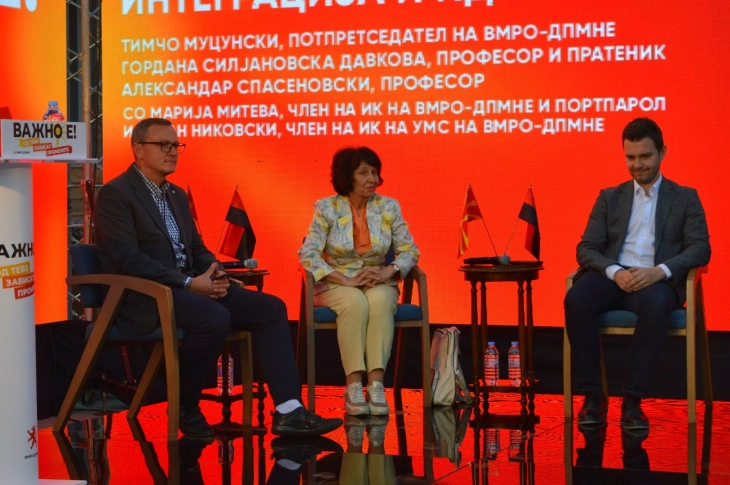 Јавна дебата на ВМРО-ДПМНЕ во Кочани: Власта никој не ја овластил да менува Устав