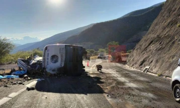 Најмалку 18 мигранти загинаа во автобуска несреќа во Мексико