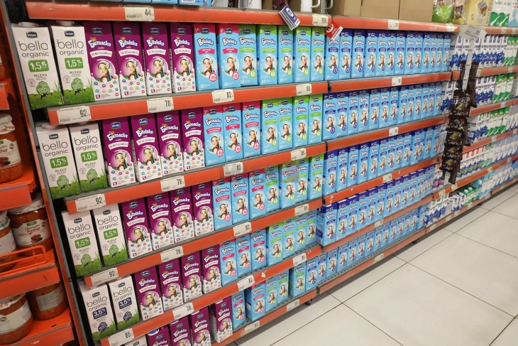 Маркетите ја почитуваат „гарантираната цена“, некои производи намалени до 40 отсто, тврди премиерот