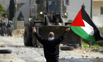 ЕУ ја смени одлуката за „веднаш“ да ја прекине помошта за Палестинците