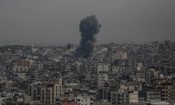 Хамас: Најмалку 30 лица загинаа ноќеска, неколку стотици се ранети во Газа
