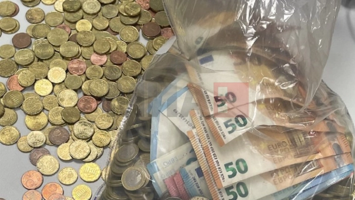 Хигиеничарка наплаќала пред тоалет во Штутгарт и незаконски заработила неколку илјади евра