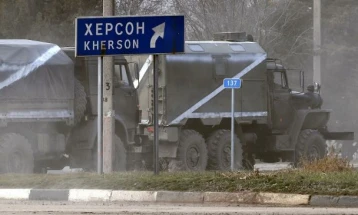 Kiev: Rusia i përforcoi sulmet në Herson