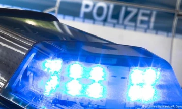 Најмалку седуммина загинати при превртување комбе во близина на Минхен, возачот бегал од полициска потера