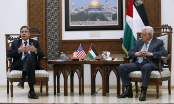 Абас во разговор со Блинекн го отфрли присилното раселување на Палестинциите во Газа
