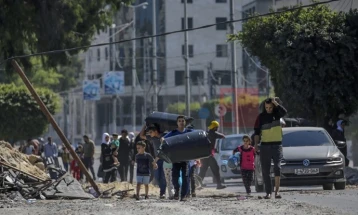 Mijëra palestinezë po ikin nga veriu i Gazës pas urdhrit të ushtrisë izraelite për evakuim