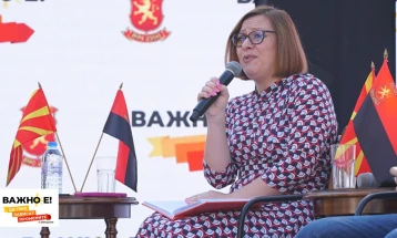 Димитриеска-Кочоска: Владата носи мерки кои не даваат резултат, затоа крајните цени само растат