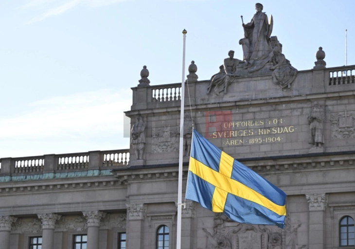 Flamuri suedez është ulur në gjysmë shtize në selinë e FIFA-s në nder të viktimave nga të shtënat në Belgjikë