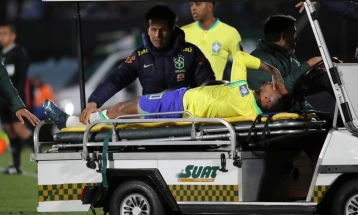 Нејмар се повреди на натпреварот против Уругвај, тој беше изнесен од теренот на носилки