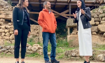 Министерката Костадиновска – Стојчевска во посета на културно-историските локалитети во Охрид