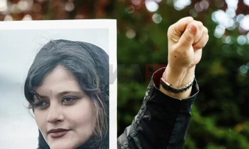 KB dënon fuqishëm represionin në Iran në përvjetorin e vdekjes së Mahsa Aminit