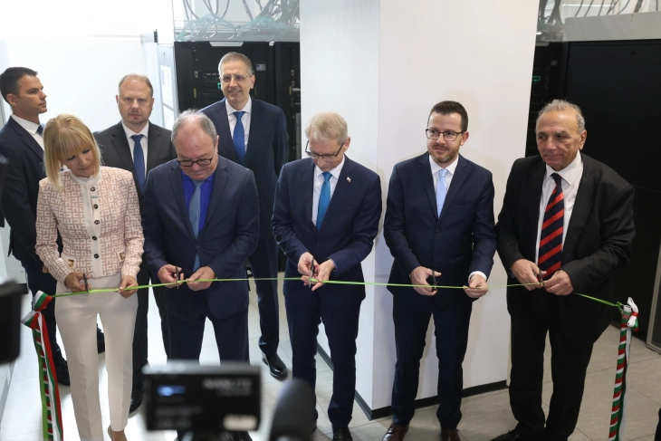 Бугарскиот премиер Денков и претседателот на БАН Ревалски го отворија новиот бугарски суперкомпјутер „Хемус“