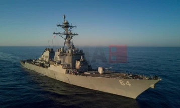 Американски воен брод собори проектили истрелани од Јемен