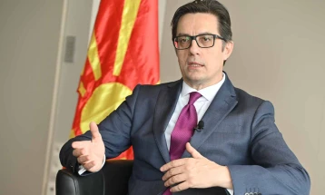 Pendarovski: Edhe pushteti edhe opozita heshtën për rritjen e pagave të funksionarëve prej 78 për qind